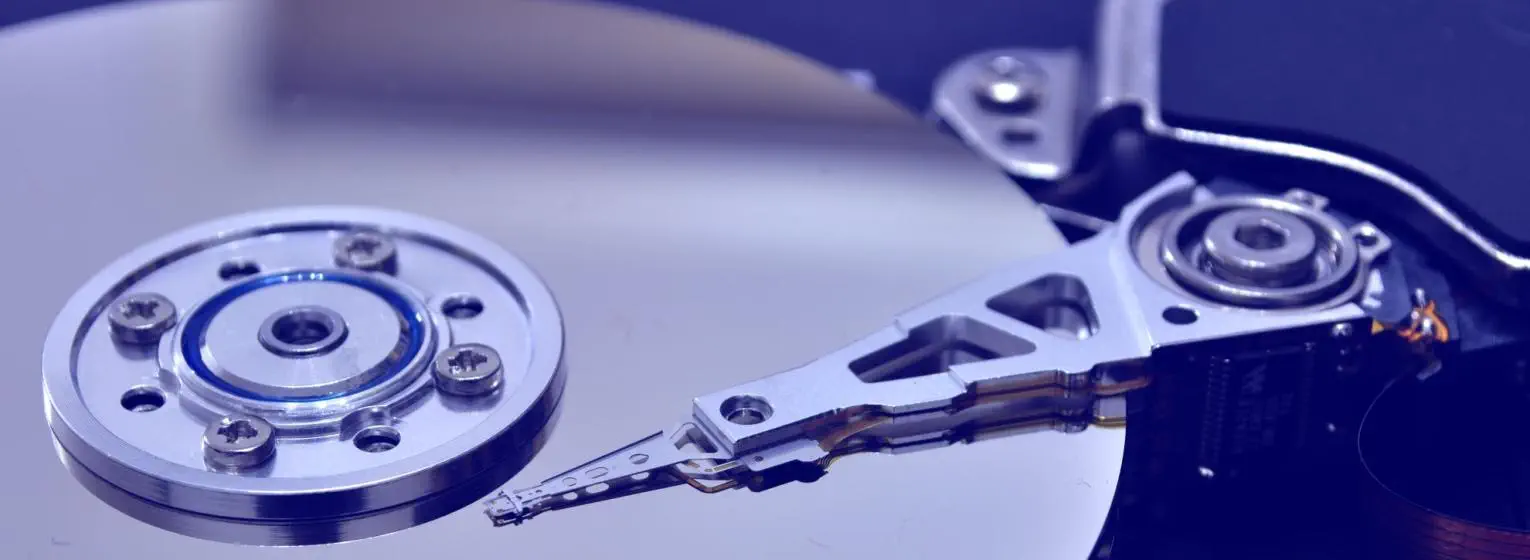 Głowica na platerze dysku twardego